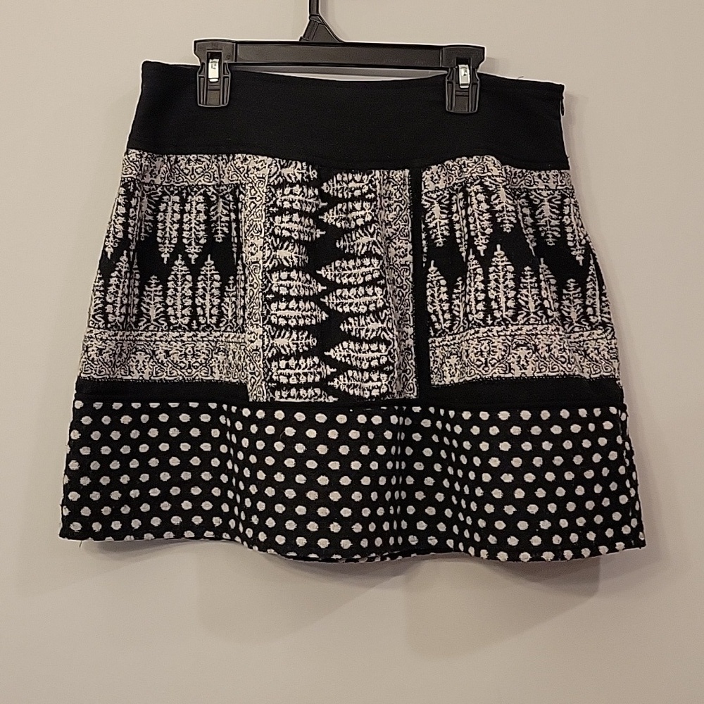 Soda Blu wool blend black and white printed skirt size medium